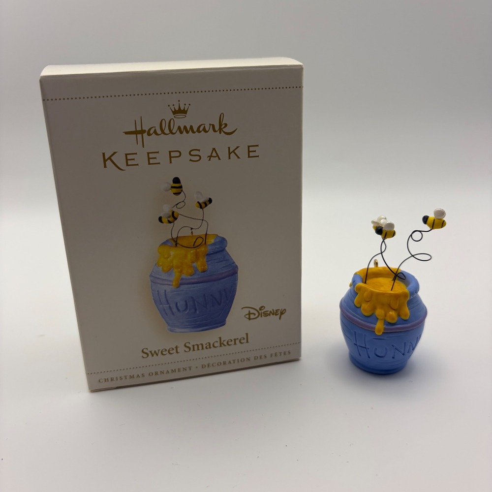 Hallmark Keepsake 2006 Disney Winnie the Pooh Sweet Smackerel Hunny Pot Ornament